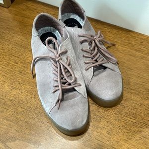 Adorable, pink leather Dr. Scholl’s. Really comfy and cute